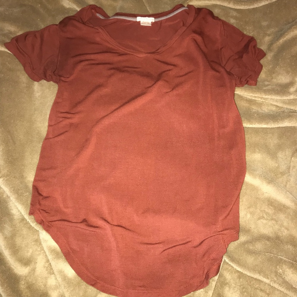 burnt orange t- shirt